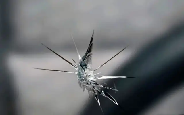 Windscreen Chip Repair - Mobile chip repair to stop small stone chips becoming costly cracks in Sydney